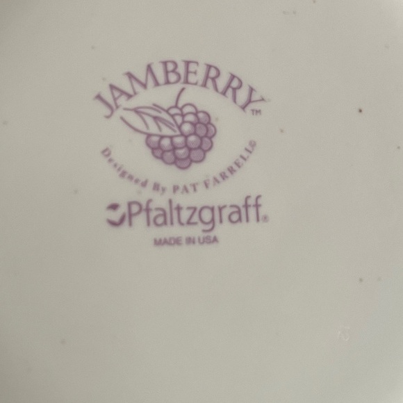 Pfaltzgraff Jamberry Round Gravy Boat Retired 2006 made in USA - Picture 3 of 10